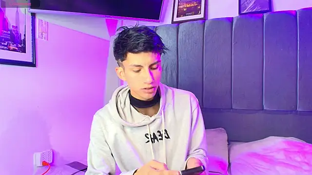 Erick Velveth online show from March 31, 5:52 am