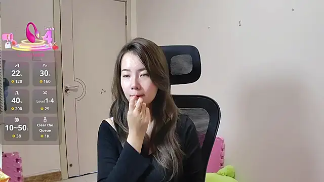 Snapshot of sallycui chatting on October 10, 12:53 am sallycui online show from October 10, 12:53 am