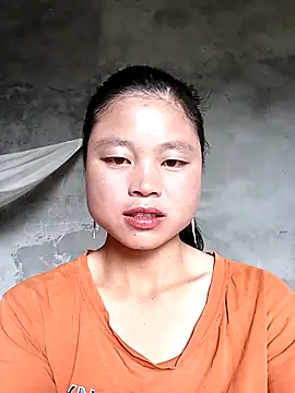 Snapshot of clara-cute chatting on October 6, 4:43 am clara-cute online show from October 6, 4:43 am