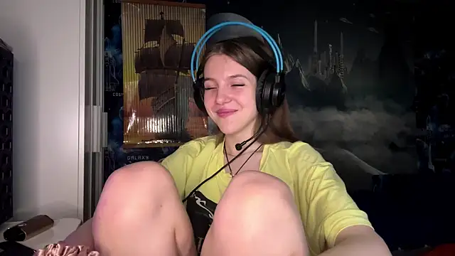 Elira Breeze online show from November 10, 1:10 pm