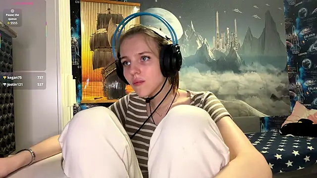 Elira Breeze online show from November 27, 1:24 pm