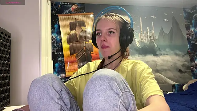 Elira Breeze online show from December 19, 3:19 pm