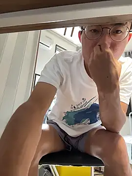 Snapshot of leeyoung_ chatting on October 17, 3:42 am leeyoung online show from October 17, 3:42 am