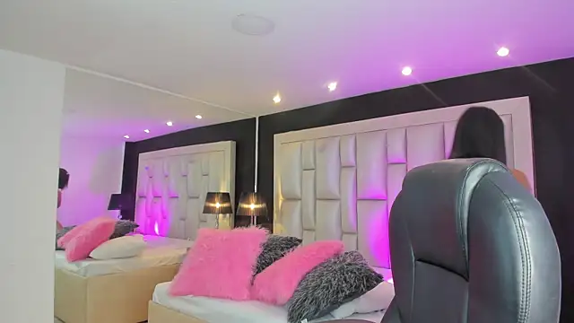 LuisaJonnes  online show from March 22, 4:10 pm