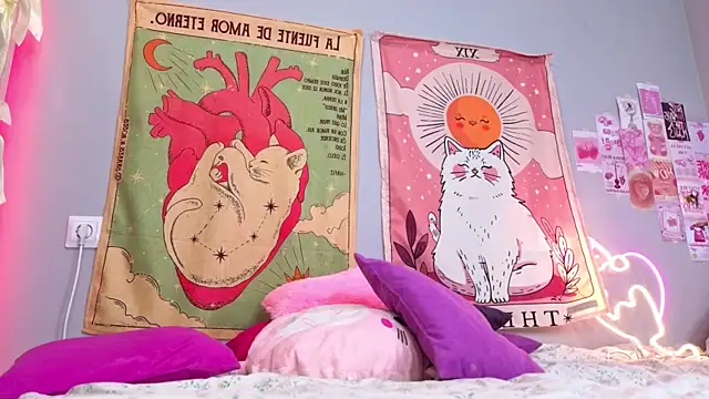 Leri Dells online show from April 8, 2:00 am