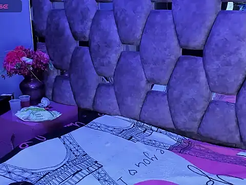 burbuja pink  online show from March 13, 11:22 pm