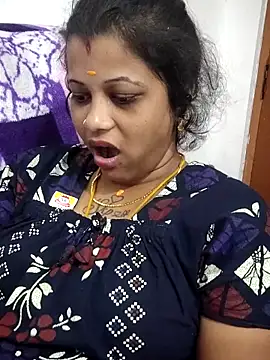 sweetqueen143 online show from May 6, 5:57 am
