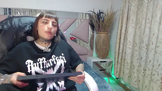 Gyal 8  online show from October 13, 3:50 am