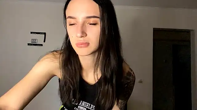 Snapshot of TifanyRawi chatting on October 10, 12:48 pm TifanyRawi online show from October 10, 12:48 pm