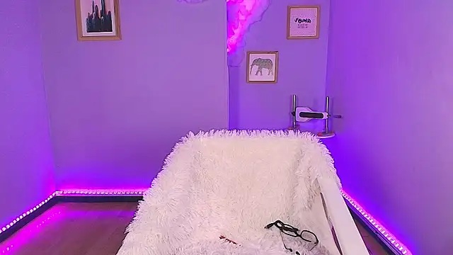 Snapshot of cat_nasty chatting on February 3, 3:17 pm cat nasty online show from February 3, 3:17 pm