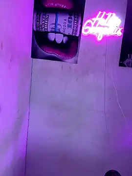 becca wilsson online show from December 2, 9:25 am