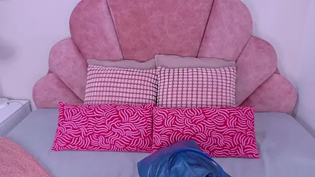 MyApril   online show from November 13, 11:42 am