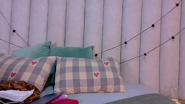 MyApril   online show from April 13, 12:21 pm