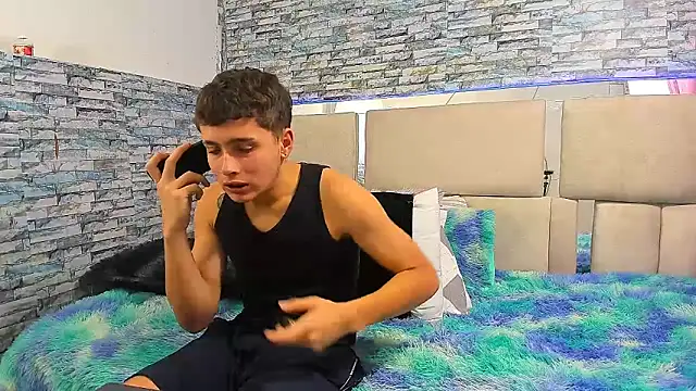 Snapshot of Julian_wolf18 chatting on October 22, 3:23 pm Julian wolf18 online show from October 22, 3:23 pm