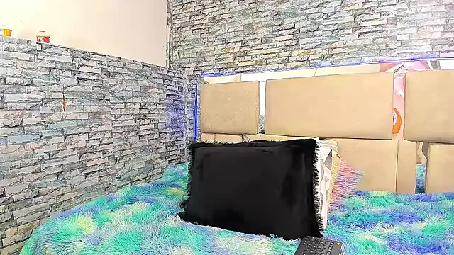 Snapshot of Julian_wolf18 chatting on October 24, 3:19 pm Julian wolf18 online show from October 24, 3:19 pm