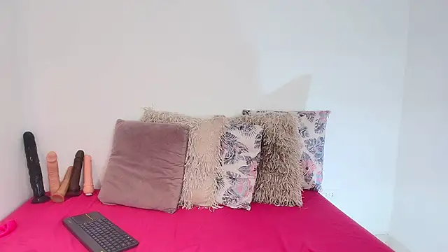 SaraGuzmann online show from March 26, 7:41 pm