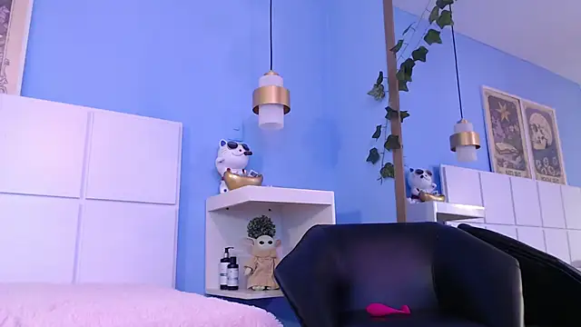 PenelopeBond online show from October 28, 1:03 pm