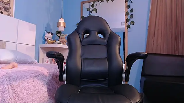 PenelopeBond online show from November 13, 8:35 am