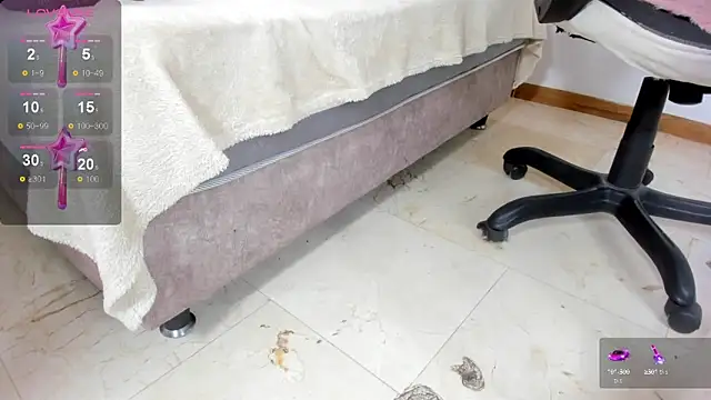 Snapshot of ZOE_ROSE4 chatting on October 2, 8:05 pm ZOE ROSE4 online show from October 2, 8:05 pm