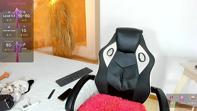 Snapshot of ZOE_ROSE4 chatting on October 7, 7:33 pm ZOE ROSE4 online show from October 7, 7:33 pm