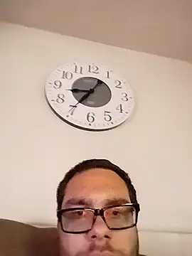 Snapshot of robbylj27 chatting on October 28, 1:36 pm robbylj27 online show from October 28, 1:36 pm