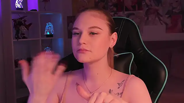 AriaWell online show from November 21, 5:17 am