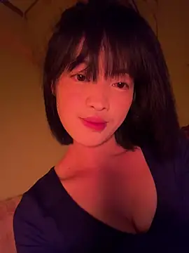 Snapshot of Tramy_xx chatting on February 11, 1:49 pm Tramy xx online show from February 11, 1:49 pm