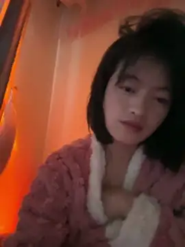 Snapshot of Tramy_xx chatting on March 16, 6:17 am Tramy xx online show from March 16, 6:17 am