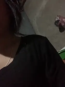 Snapshot of Halyy_xx chatting on February 17, 12:07 am Halyy xx online show from February 17, 12:07 am