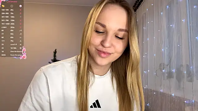 TanekaBoitel online show from December 21, 1:18 pm