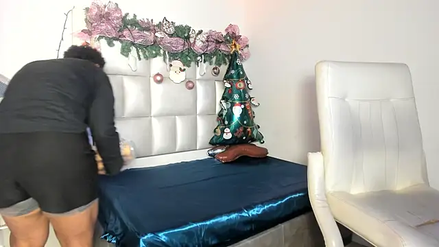 peyton  wat online show from December 17, 12:33 pm