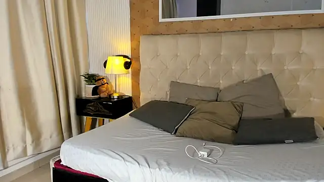 liam twiink online show from November 13, 7:13 pm