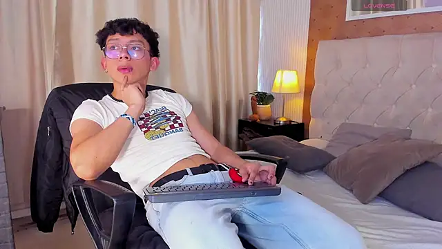 liam twiink online show from January 14, 8:03 pm