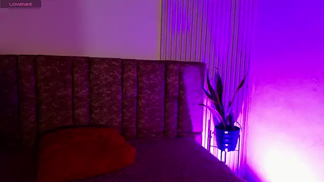 Missdionne curly online show from January 13, 11:15 am