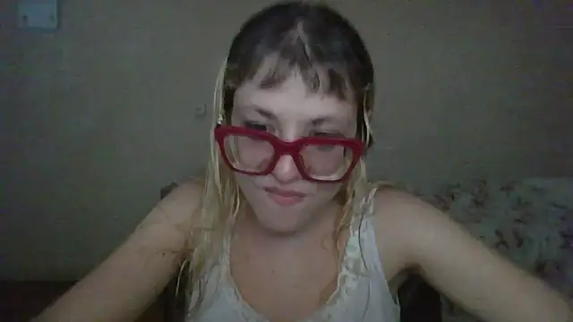 BlondieTami online show from February 3, 11:32 pm