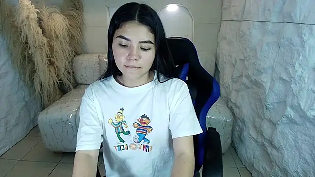 Snapshot of ambarina_r chatting on September 26, 3:10 am ambarina r online show from September 26, 3:10 am