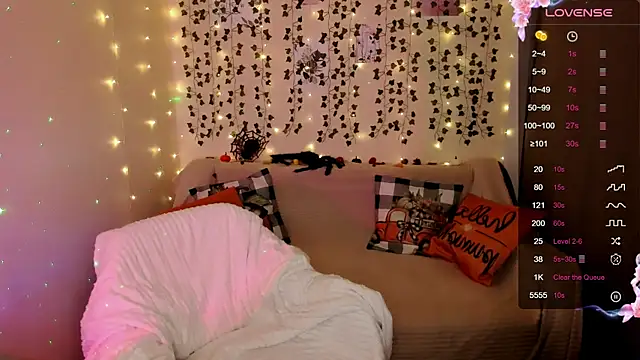 LinaBlossom  online show from October 29, 9:33 am