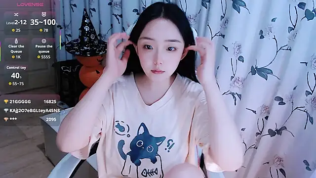 Niannian- online show from October 25, 4:46 pm