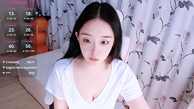 Niannian- online show from November 7, 5:24 pm