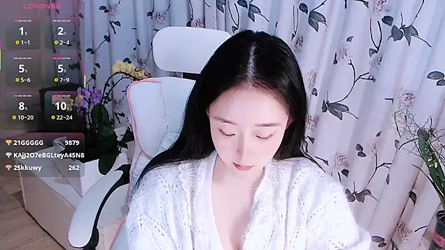 Niannian- online show from December 5, 6:04 pm