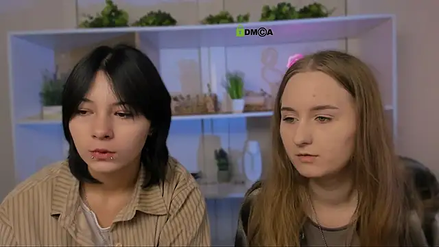 Snapshot of miraella chatting on October 4, 8:12 am miraella online show from October 4, 8:12 am