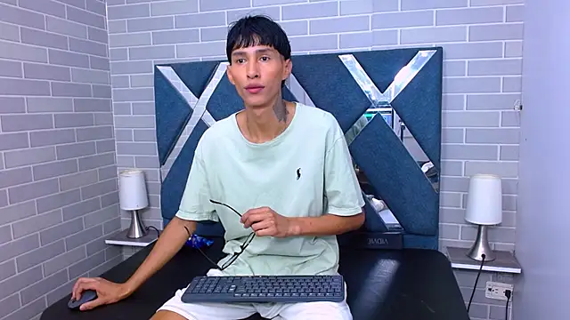 Snapshot of Daniel_delux_ chatting on October 25, 1:29 pm Daniel delux online show from October 25, 1:29 pm