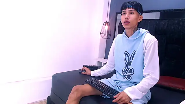 Snapshot of Daniel_delux_ chatting on October 30, 12:17 pm Daniel delux online show from October 30, 12:17 pm