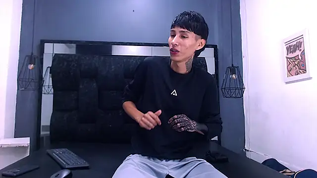 Snapshot of Daniel_delux_ chatting on November 10, 11:53 am Daniel delux online show from November 10, 11:53 am