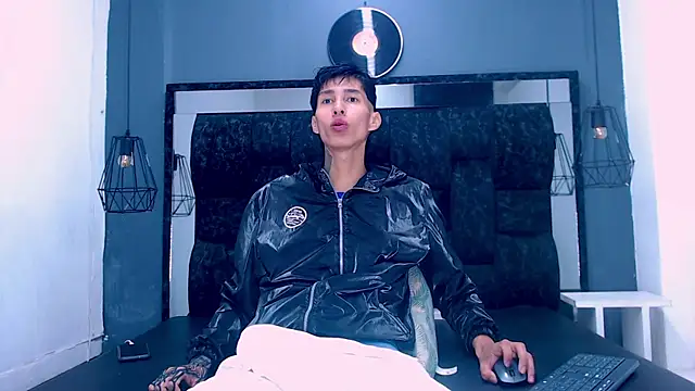 Snapshot of Daniel_delux_ chatting on November 16, 12:33 pm Daniel delux online show from November 16, 12:33 pm