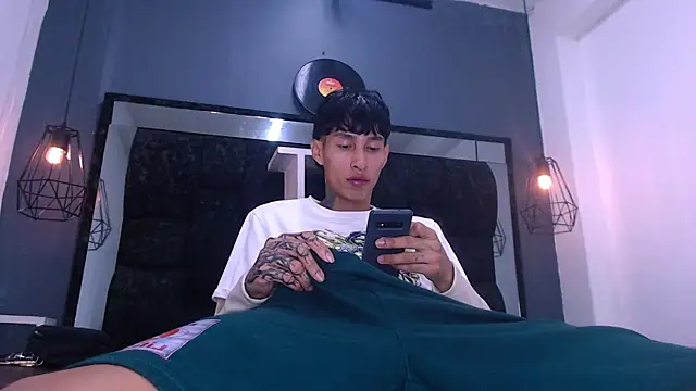 Snapshot of Daniel_delux_ chatting on November 21, 11:47 pm Daniel delux online show from November 21, 11:47 pm