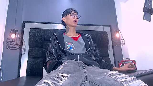 Snapshot of Daniel_delux_ chatting on December 1, 11:48 am Daniel delux online show from December 1, 11:48 am