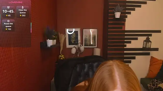 ChloeValentinee online show from November 18, 1:04 pm