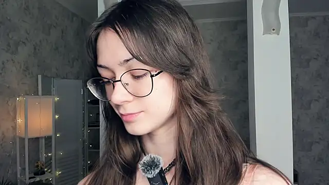 ReneeLippeatt online show from December 14, 7:40 pm