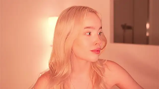 Snapshot of mother__of__dragons chatting on November 13, 10:19 pm mother of dragons online show from November 13, 10:19 pm